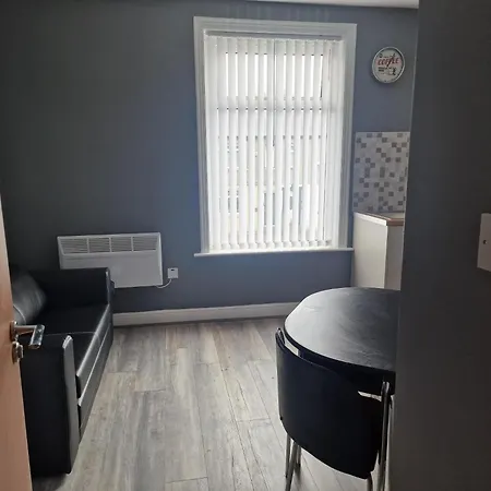 Impeccable 3-bed In Bradford To Explore *