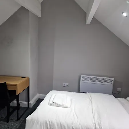 Impeccable 3-bed In Bradford To Explore