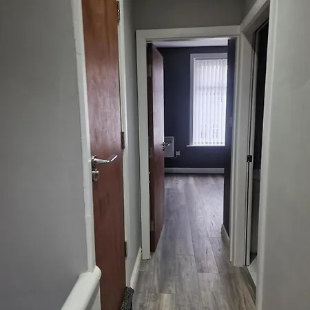 Impeccable 3-bed In Bradford To Explore *