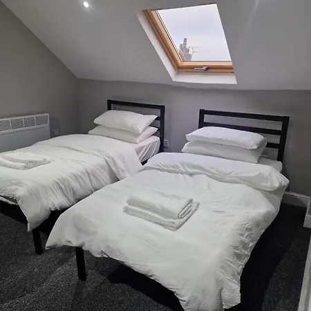 Impeccable 3-bed In Bradford To Explore Bradford (West Yorkshire)