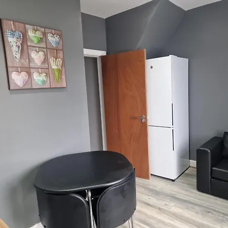 Impeccable 3-bed In To Explore * Bradford (West Yorkshire)