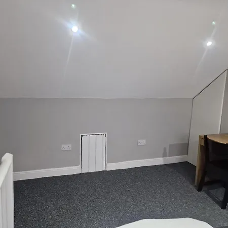 Impeccable 3-bed In To Explore Apartment *