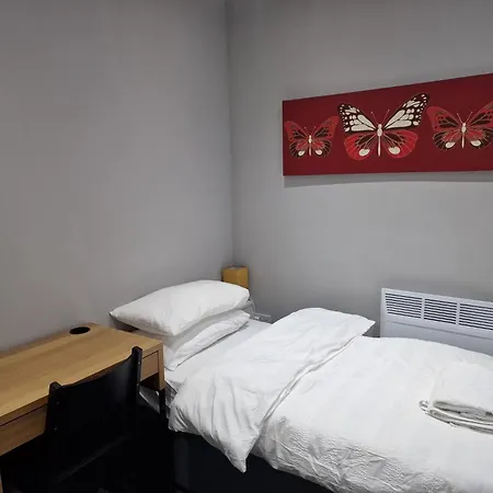 Apartment Impeccable 3-bed In To Explore