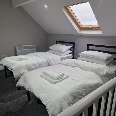 Impeccable 3-bed In To Explore Apartment *